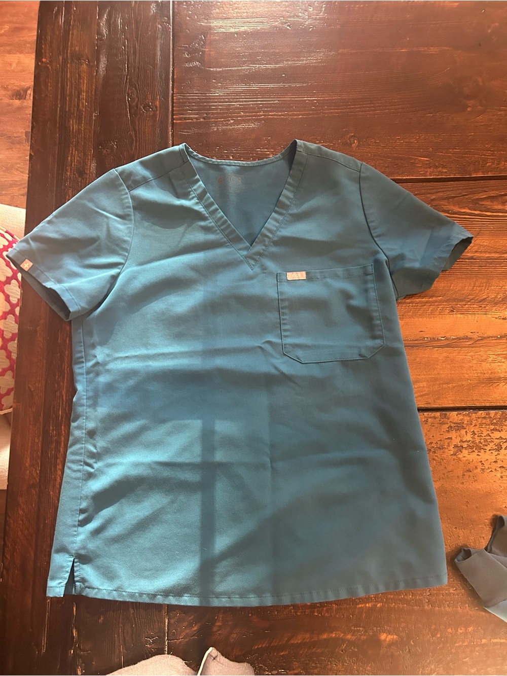 Figs Women's Teal V-Neck Short Sleeve Scrub Top size M